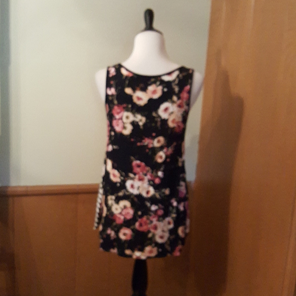 Top - Picture 2 of 2